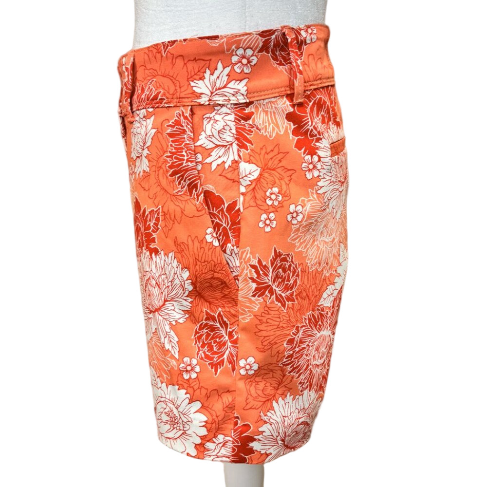 Isaac Mizrahi Tailored Coral Shorts, white & Red floral print, soft feel. size 6 - Picture 5 of 9